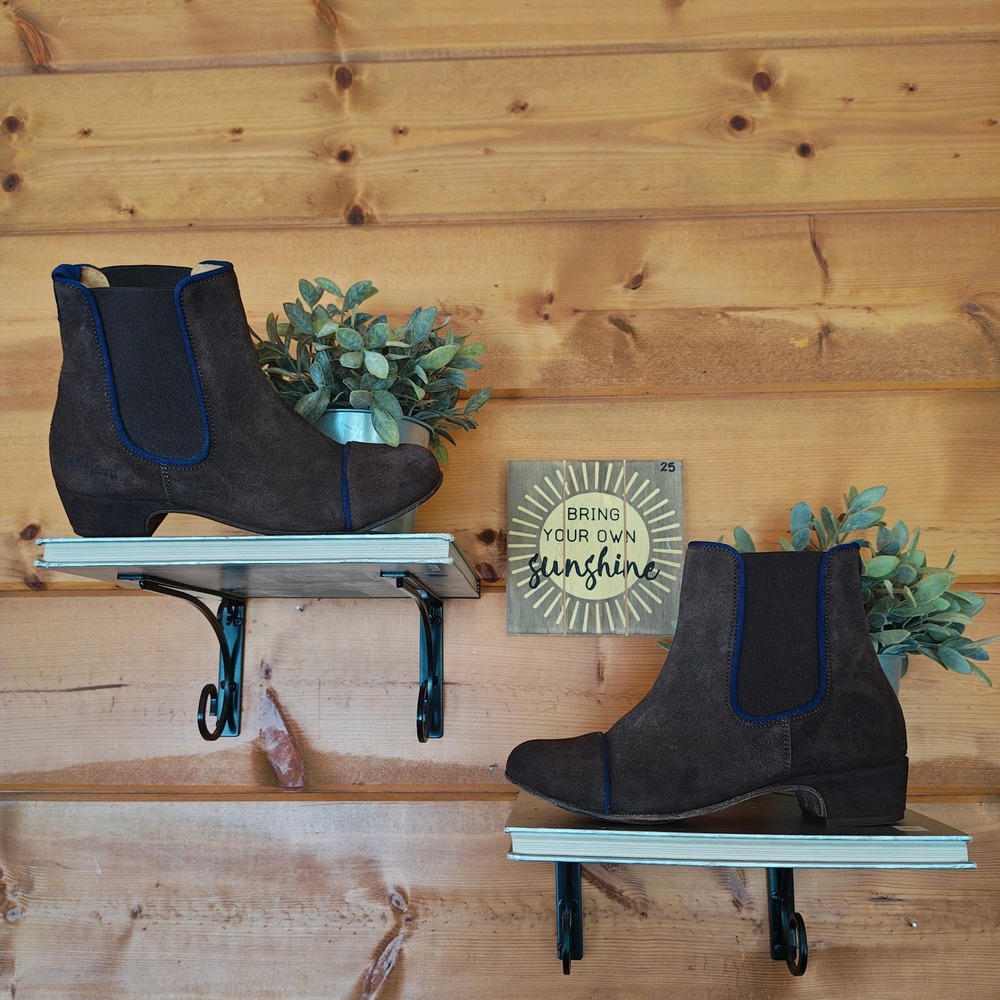 Kickers Suede Leather Chelsea Ankle‎ Boots Booties Brown Cap Toe Piping Size 38